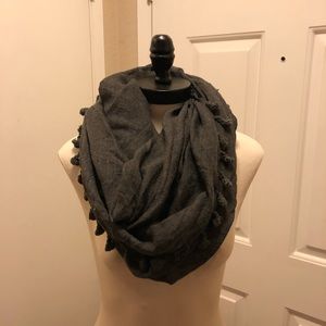 ✳️ Anthropologie grey circle scarf